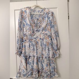 Worn once, doesn’t fit anymore. FLOWY, GIRLY, FLORAL, keyhole accent in back